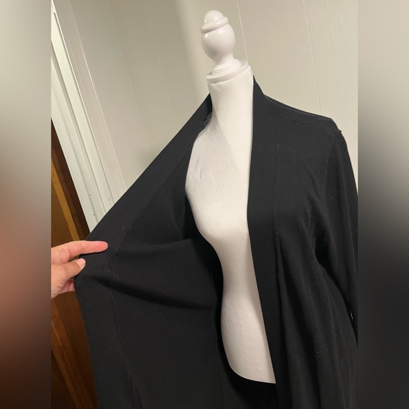 CHICOS black cozy mid length cardigan smoke free home clean - Picture 2 of 4